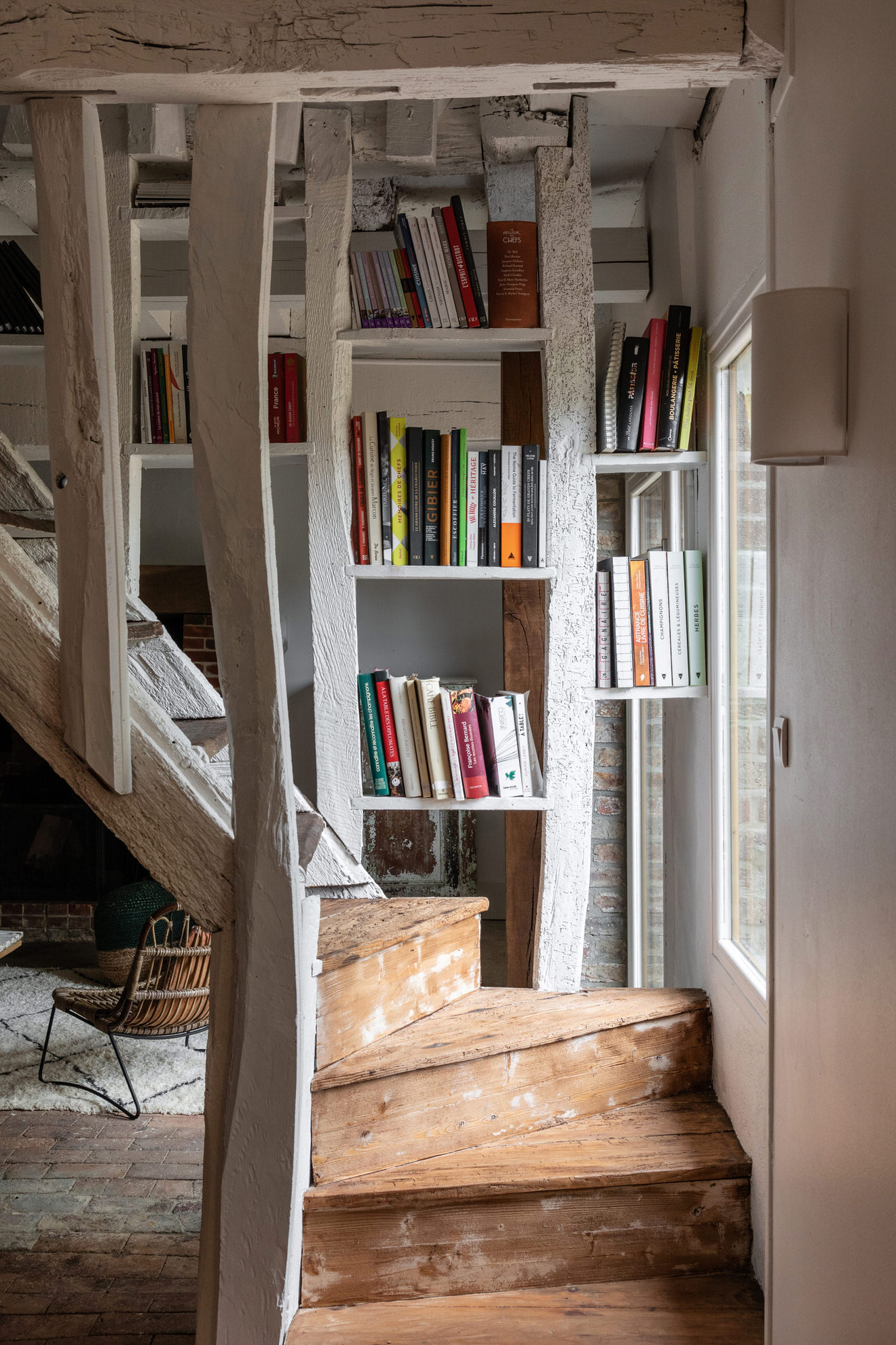 architecture-interieure-renovation-escalier-bibliotheque-residence-secondaire